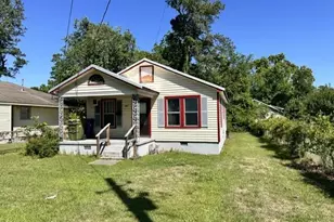 703 N Charlotte St, Washington, NC 27889 - Photo 1