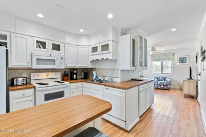 1068 Ocean Boulevard W # 9d, Holden Beach, NC 28462 - Photo 8