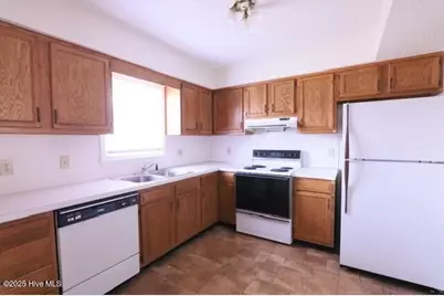 2069 Quail Ridge Road #D, Greenville, NC 27858 - Photo 2