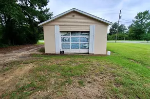 1411 Diamond Ln, Greenville, NC 27834 - Photo 16