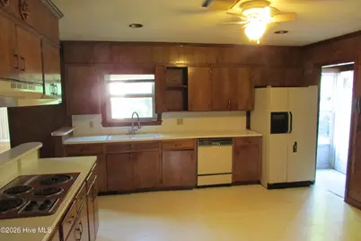 1102 Isaac Weeks Road, Clinton, NC 28328 - Photo 10