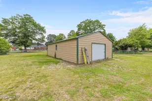 106 Pinewood Dr, Goldsboro, NC 27534 - Photo 4