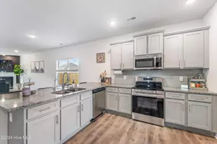 1003 Manhatten Ct, Richlands, NC 28574 - Photo 4