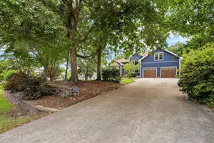 427 Lakeview Dr, Hampstead, NC 28443 - Photo 2