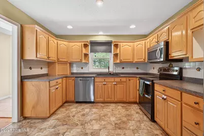 168 S Shore Drive, Southport, NC 28461 - Photo 10