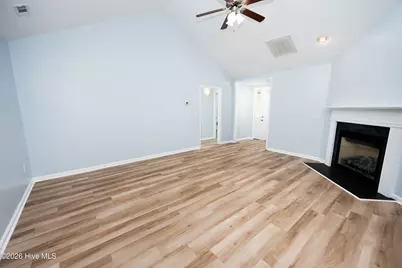 100 Lakeside Green Drive, New Bern, NC 28560 - Photo 2