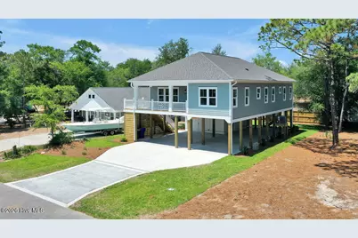 117 NE 17th Street, Oak Island, NC 28465 - Photo 4