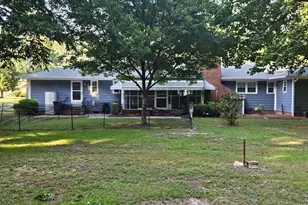 105 Forest Dr, Clinton, NC 28328 - Photo 2