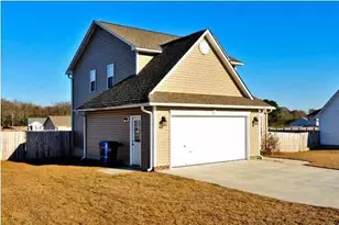 407 John Deere Ct, Richlands, NC 28574 - Photo 2