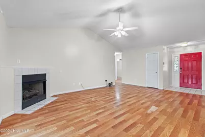 206 Chokecherry S, Richlands, NC 28574 - Photo 6