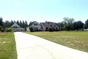 727 Mt Olive Rd, Bladenboro, NC 28320 - Photo 2