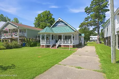 305 Vandemere Street, Oriental, NC 28571 - Photo 1