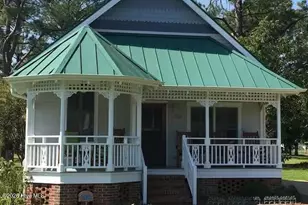 305 Vandemere St, Oriental, NC 28571 - Photo 1