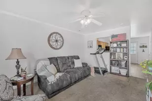 208 Bridgewood Dr, Jacksonville, NC 28546 - Photo 2