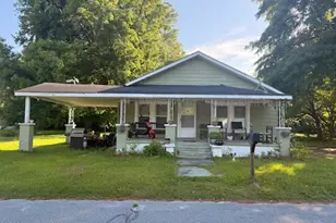 1009 Bunting St, Clinton, NC 28328 - Photo 1