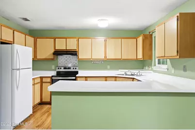 208 E Cameron Court, Jacksonville, NC 28546 - Photo 2