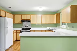 208 E Cameron Ct, Jacksonville, NC 28546 - Photo 2