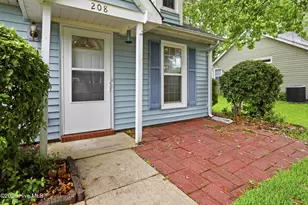 208 E Cameron Ct, Jacksonville, NC 28546 - Photo 4