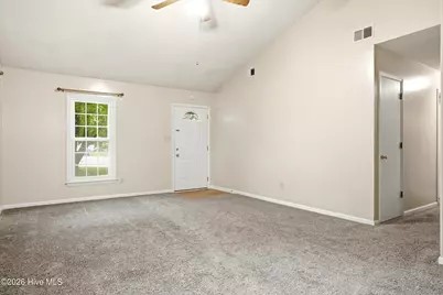 208 E Cameron Court, Jacksonville, NC 28546 - Photo 6