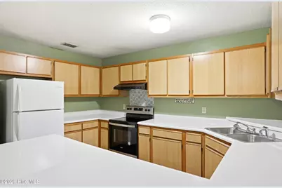 208 E Cameron Court, Jacksonville, NC 28546 - Photo 10