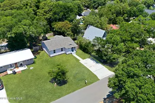 111 NE 20th St, Oak Island, NC 28465 - Photo 4