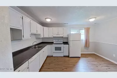 101 N Glen Court, Jacksonville, NC 28540 - Photo 4