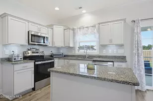611 Carmel Dr, Sneads Ferry, NC 28460 - Photo 8