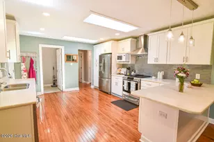 903 Plantation Dr, New Bern, NC 28562 - Photo 2