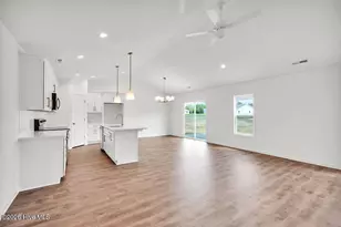 404 Alice Ln, Burgaw, NC 28425 - Photo 4