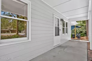 225 E 11th St, Southport, NC 28461 - Photo 30