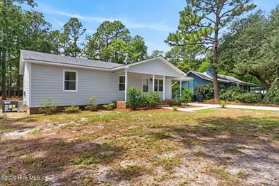 225 E 11th Street, Southport, NC 28461 - Photo 2