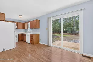 225 E 11th St, Southport, NC 28461 - Photo 12