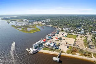 225 E 11th St, Southport, NC 28461 - Photo 48