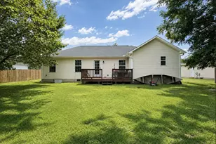 225 Woodgreen Ln, Aberdeen, NC 28315 - Photo 2