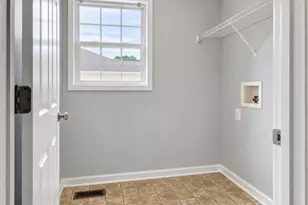 225 Woodgreen Ln, Aberdeen, NC 28315 - Photo 8