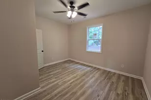 24821 Spring Hill Rd, Wagram, NC 28396 - Photo 8