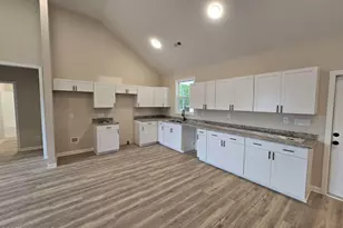 24821 Spring Hill Rd, Wagram, NC 28396 - Photo 4