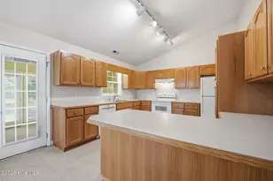209 Monterey Cir, New Bern, NC 28562 - Photo 12