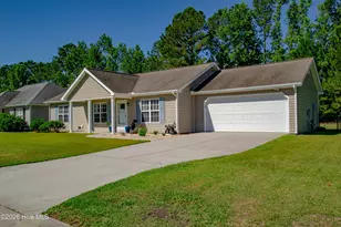 135 Corinth Dr, New Bern, NC 28562 - Photo 2