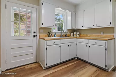 209 N Thompson Street, Whiteville, NC 28472 - Photo 6