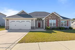 302 Aquamarine Cir, Jacksonville, NC 28546 - Photo 1