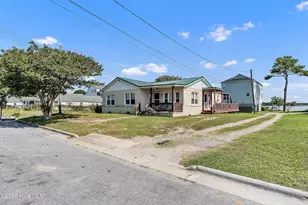 1004 Avery St, Morehead City, NC 28557 - Photo 4