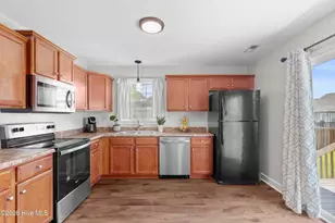 304 Pine Ridge Ln, Holly Ridge, NC 28445 - Photo 8