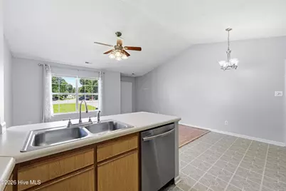 627 S Hampton Drive, Jacksonville, NC 28546 - Photo 14