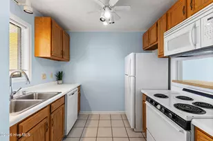 302 Canal Dr, Carolina Beach, NC 28428 - Photo 8
