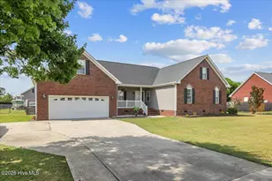105 Pointe Dr, La Grange, NC 28551 - Photo 2