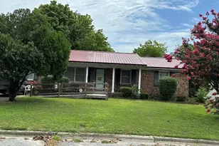 2613 Cherokee Dr, Greenville, NC 27834 - Photo 1
