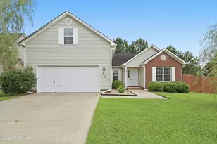 303 Brunswick Dr, Jacksonville, NC 28546 - Photo 2