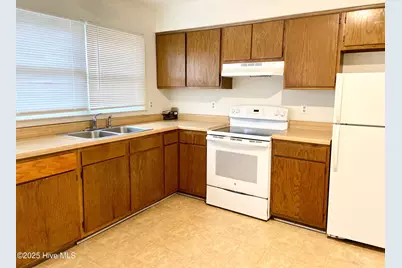 606 W Church Street, Elizabeth City, NC 27909 - Photo 4