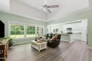 543 Park Meadows Dr, Newport, NC 28570 - Photo 6